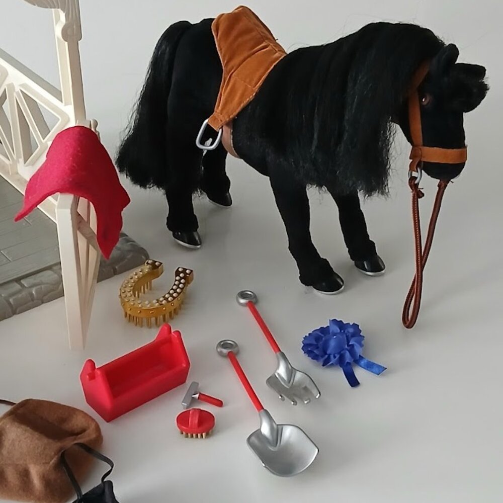 Madeline Horse Stable with Violette pony & Clementine horse - Picture 6 of 8